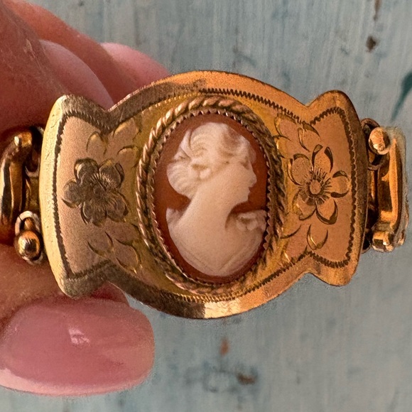 Gorgeous “Carmen” DFB Briggs Cameo Stretch “Sweetheart” Gold-Filled Bracelet - Picture 16 of 16